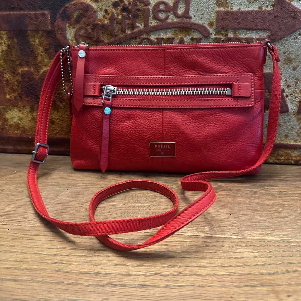 Fossil Red Pebbled Leather Crossbody Bag Small Zip Front Messenger ZB5478